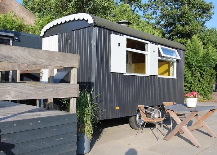 Tiny Pipowagen Koolmees