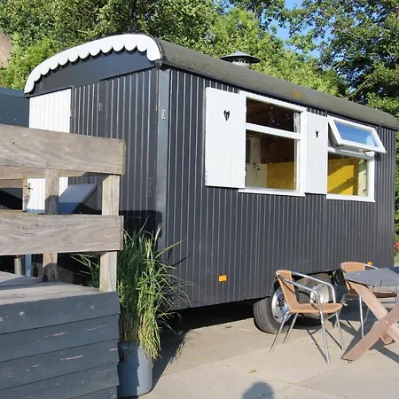 Tiny Pipowagen Koolmees