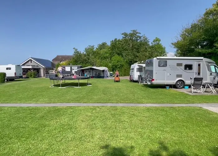 Tiny Pipowagen Koolmees